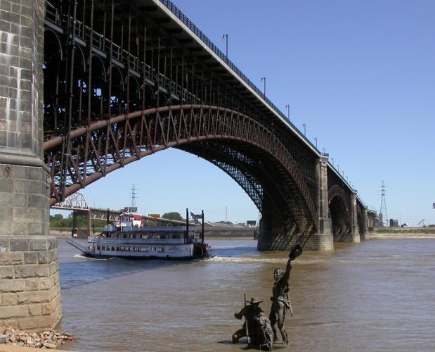 Photo of the Eads Bridge crossing the Mississippi River