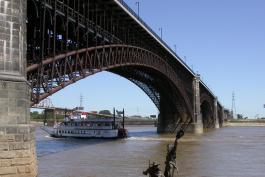 Photo of the Eads Bridge crossing the Mississippi River
